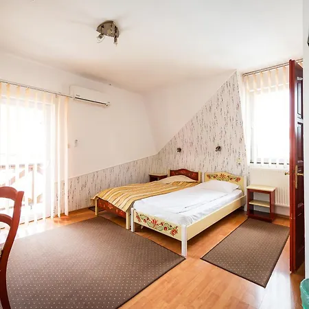 Sugas Hotel 3*