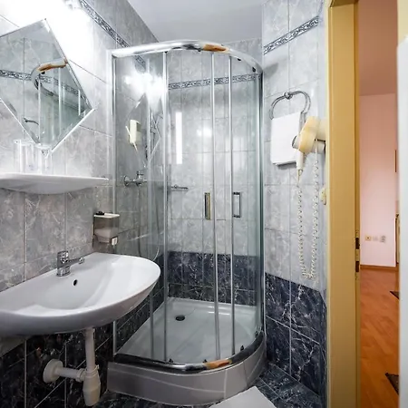 Sugas Hotel 3*
